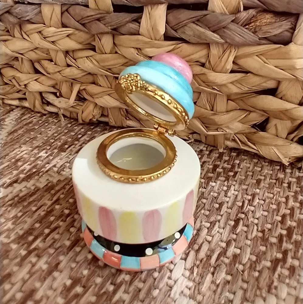 COPY - Ceramic Keepsave Box - Picture 2 of 7